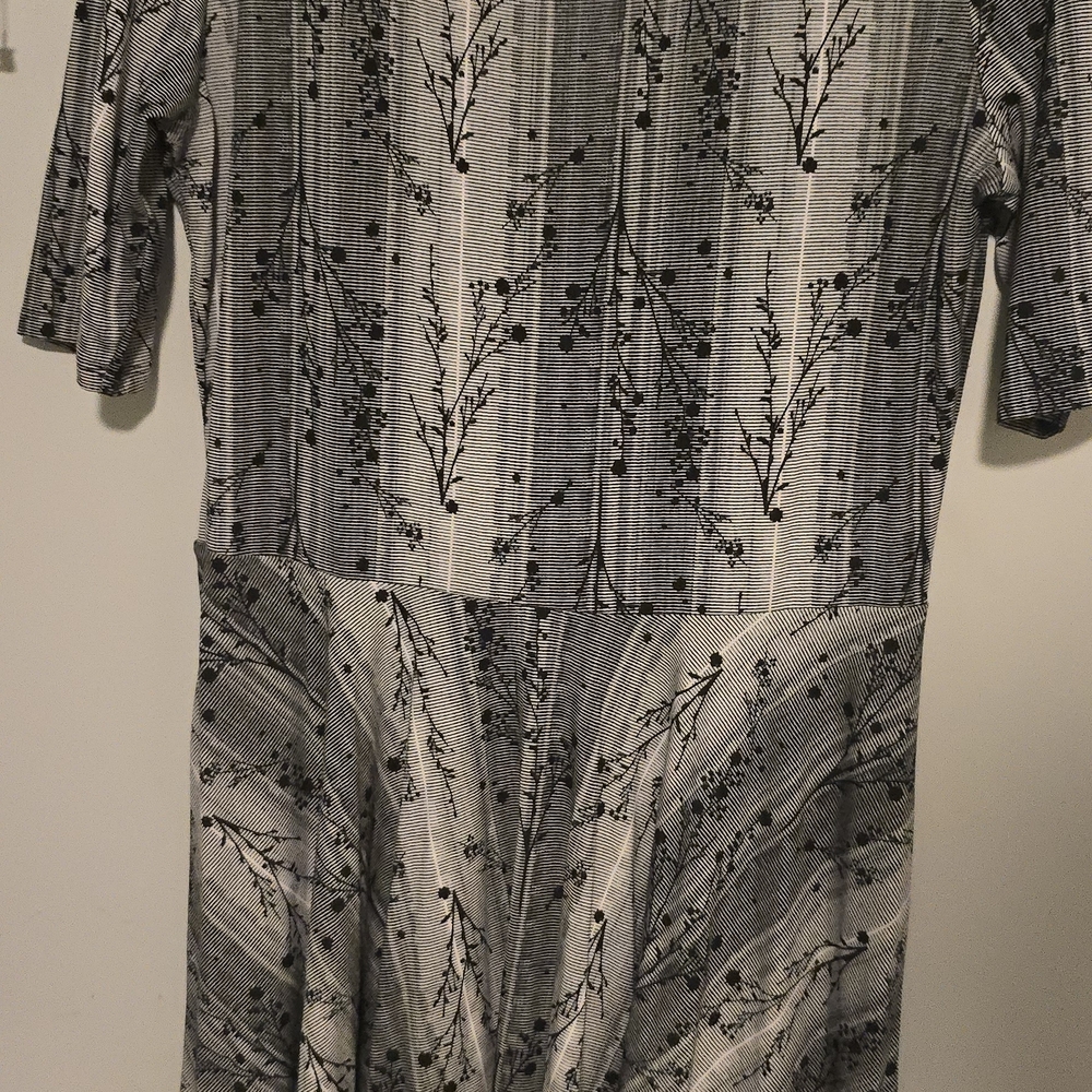 LuLaRoe Black and Gray Botanical Men's Shirt